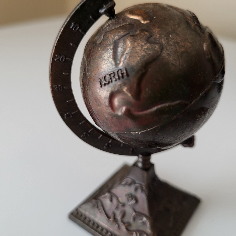 Vintage Hong Kong Die Cast Metal Miniature Globe Pencil Sharpener - Picture 5 of 16